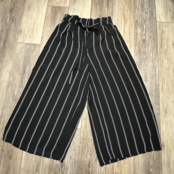 🛍️ Sienna Sky extra wide leg straps pants. - Picture 2 of 8